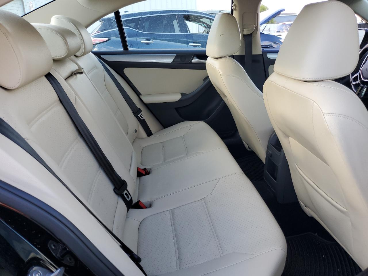 2018 Volkswagen Jetta - Image 10