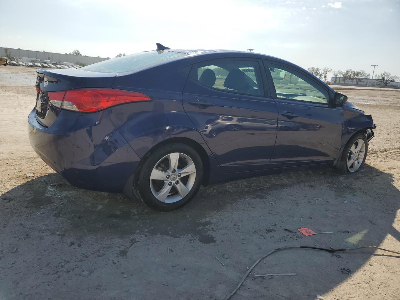 2013 Hyundai Elantra - Image 3