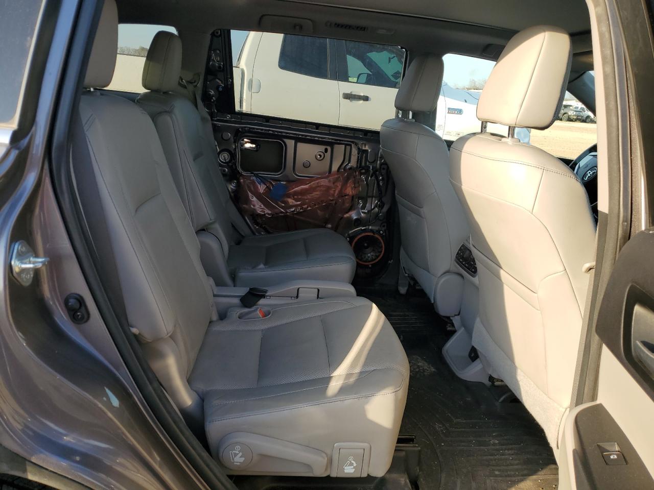 2015 Toyota Highlander - Image 10