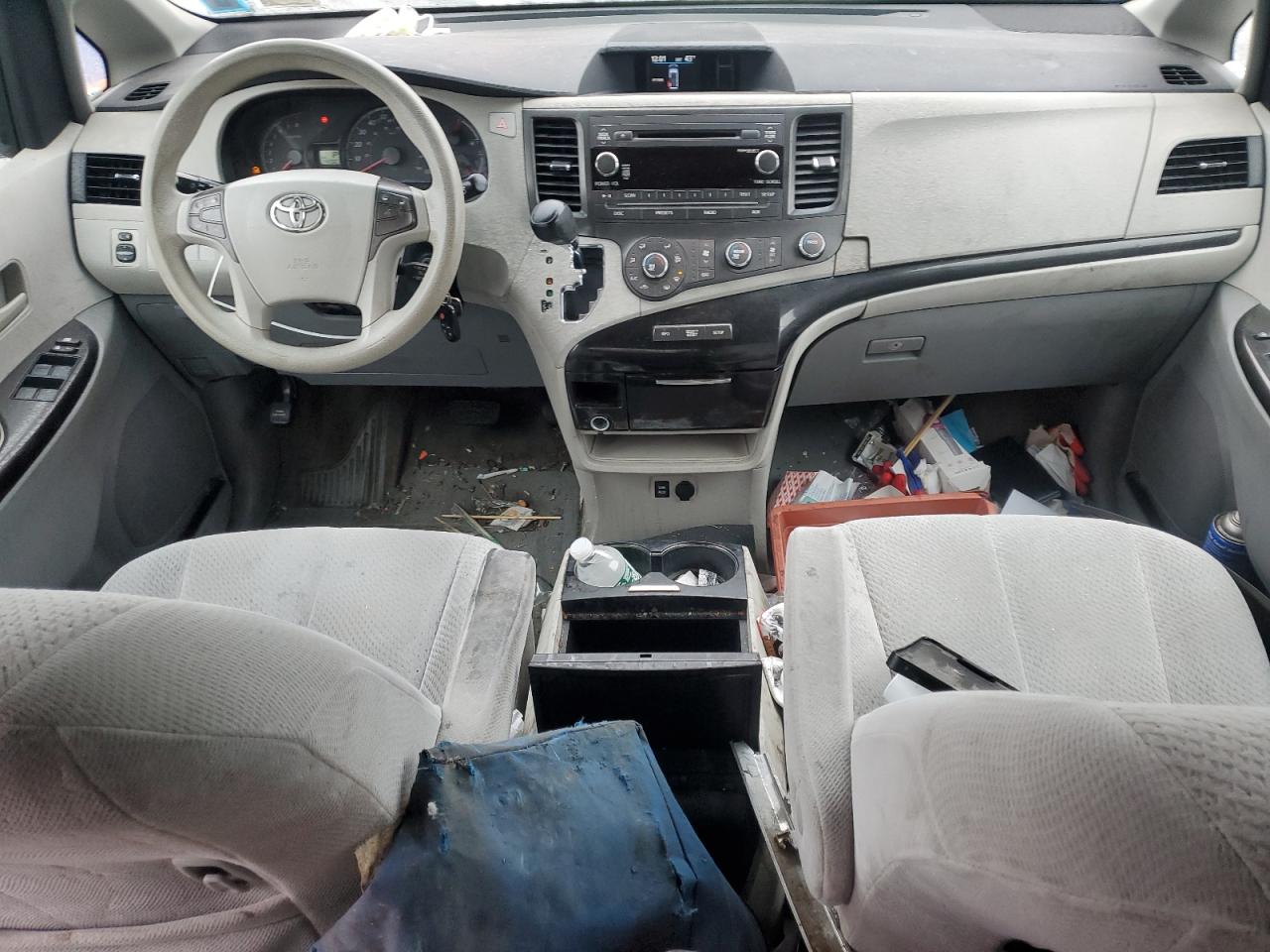 2012 Toyota Sienna - Image 8