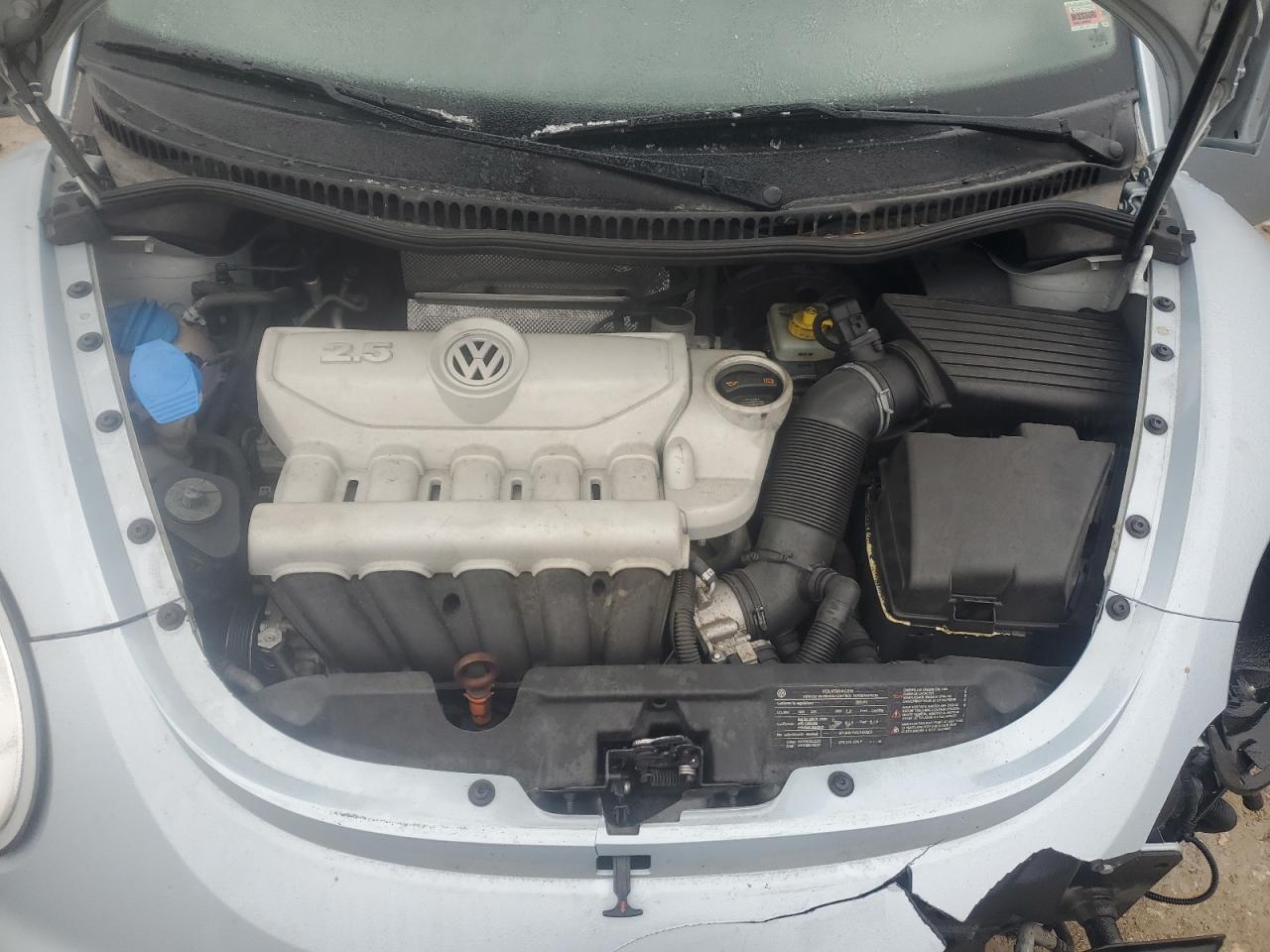 2010 Volkswagen Beetle - Image 11