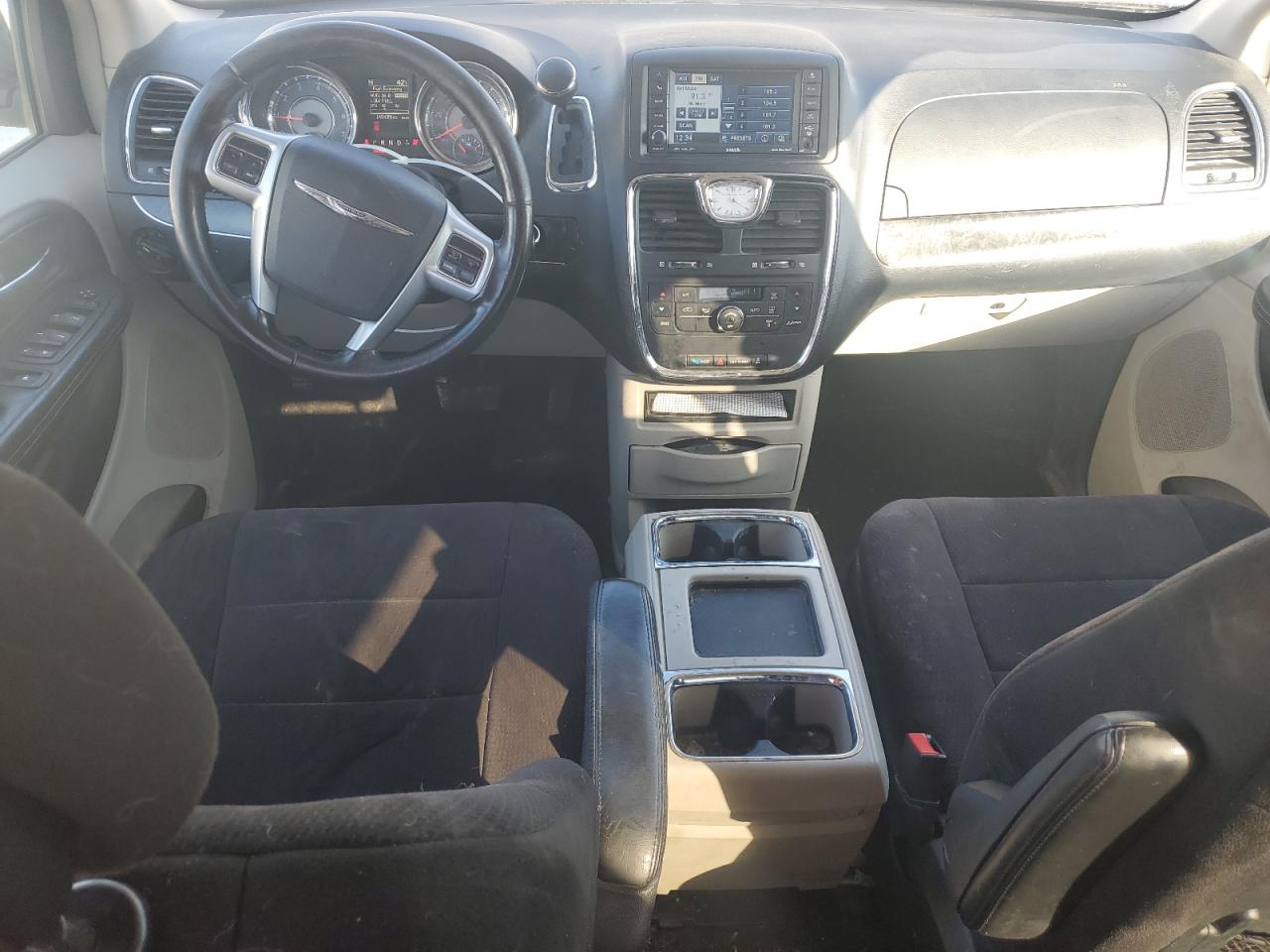 2011 Chrysler Town & Country - Image 8