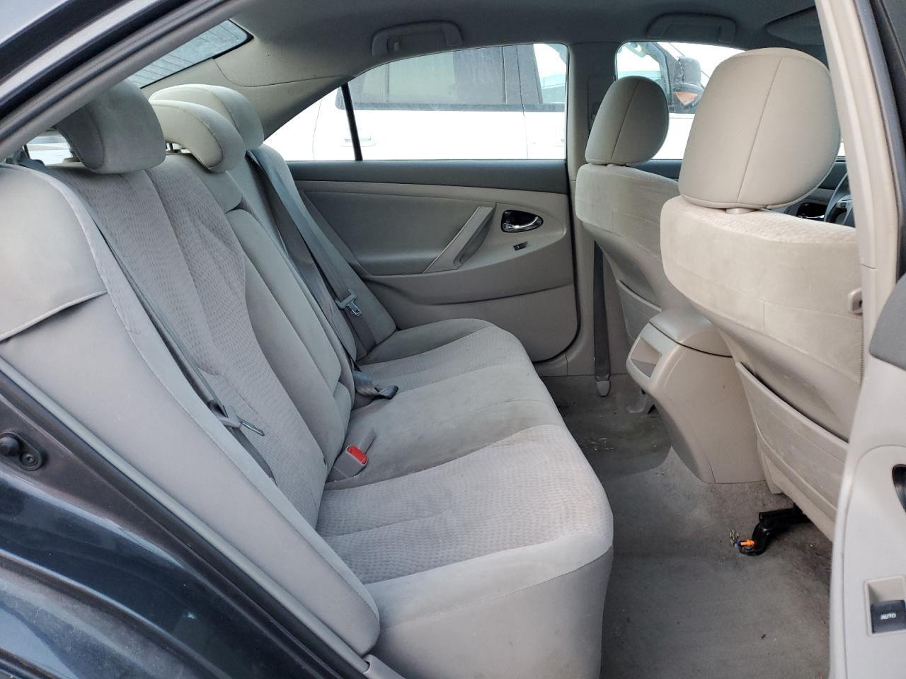 2011 Toyota Camry - Image 10