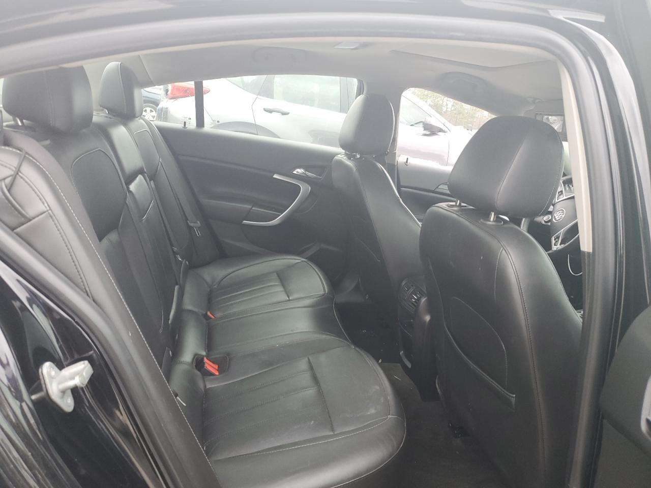 2012 Buick Regal - Image 10