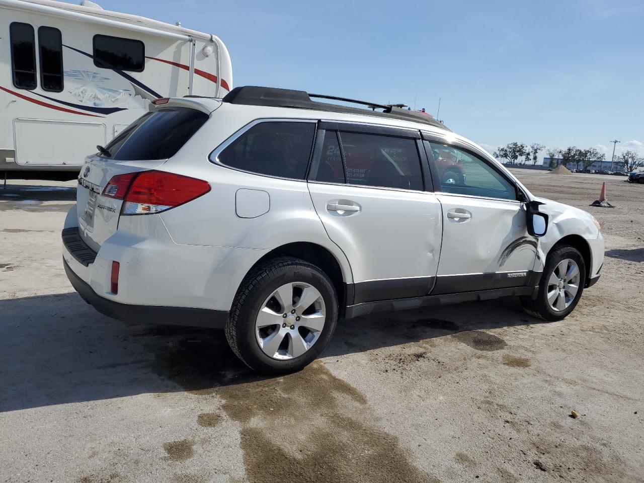 2010 Subaru Outback - Image 3