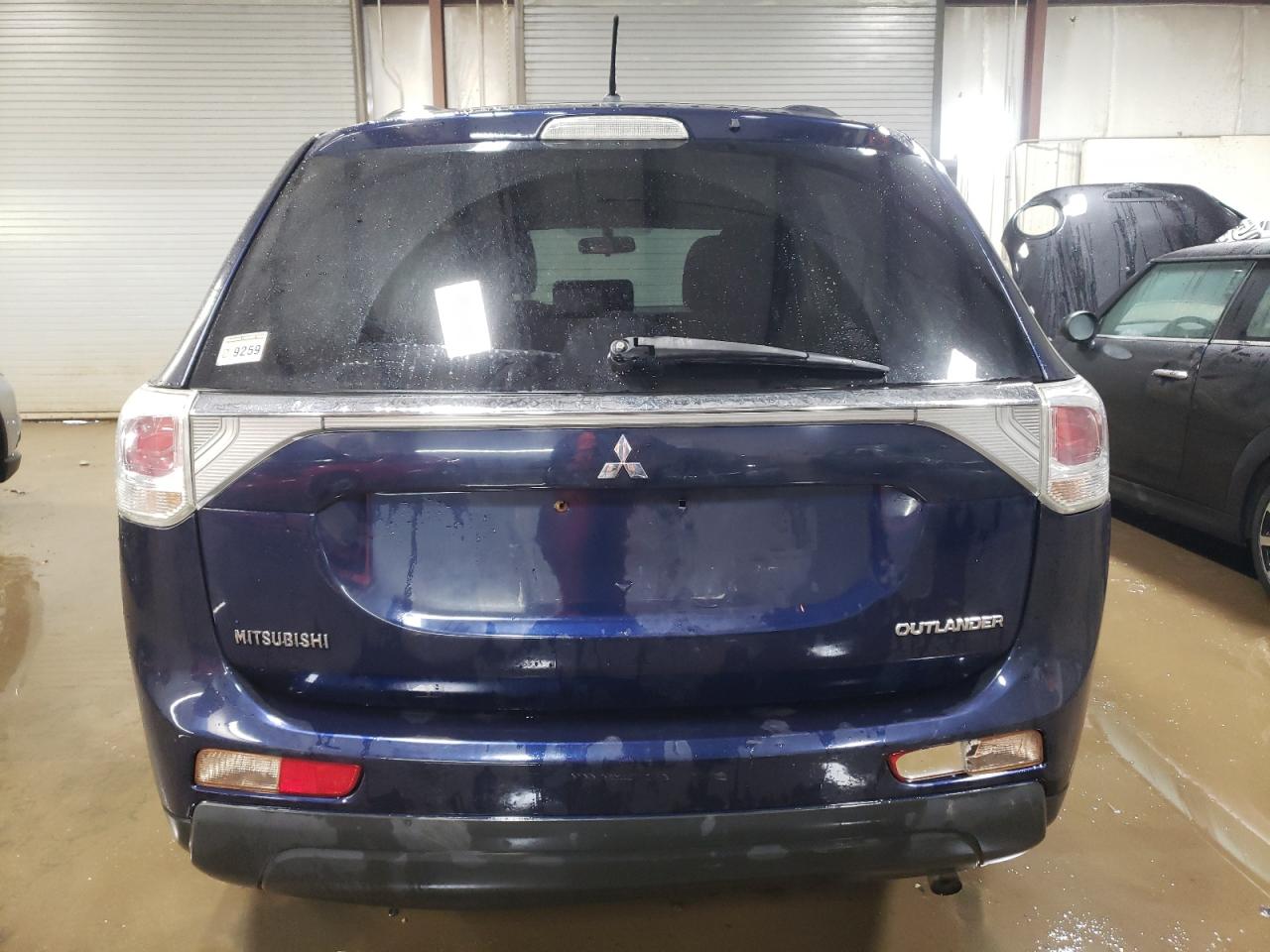 2014 Mitsubishi Outlander - Image 6