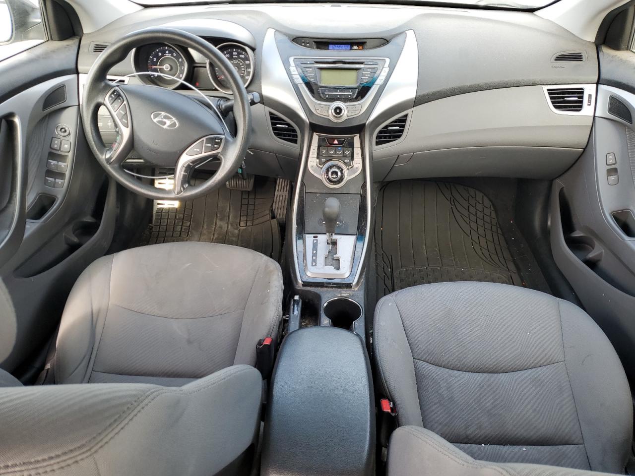2013 Hyundai Elantra - Image 8