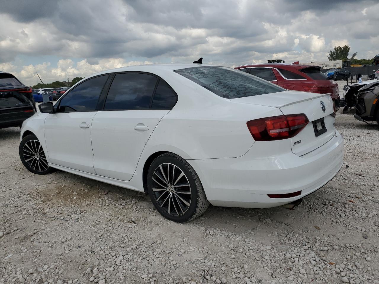 2016 Volkswagen Jetta - Image 2