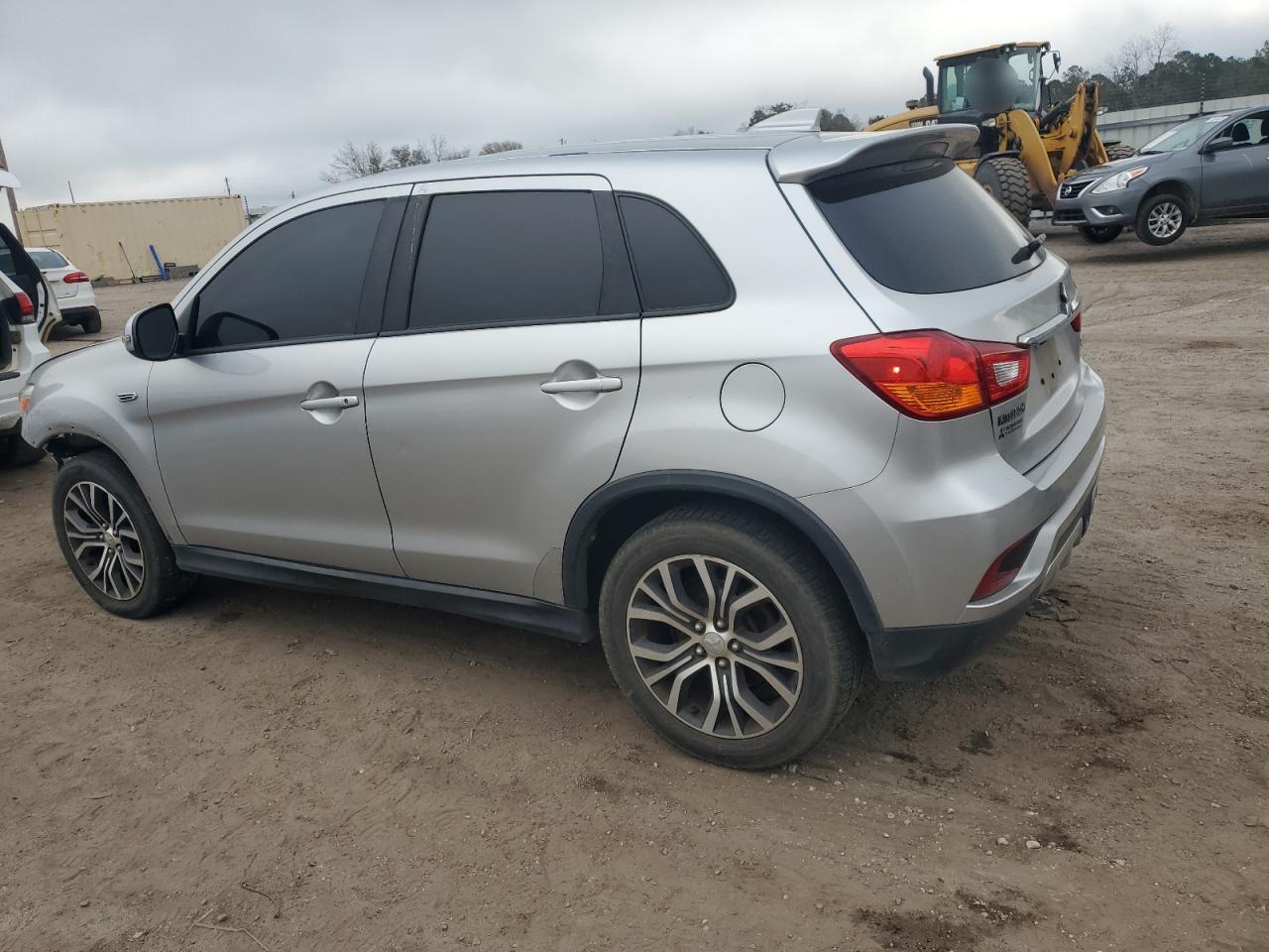 2018 Mitsubishi Outlander - Image 2