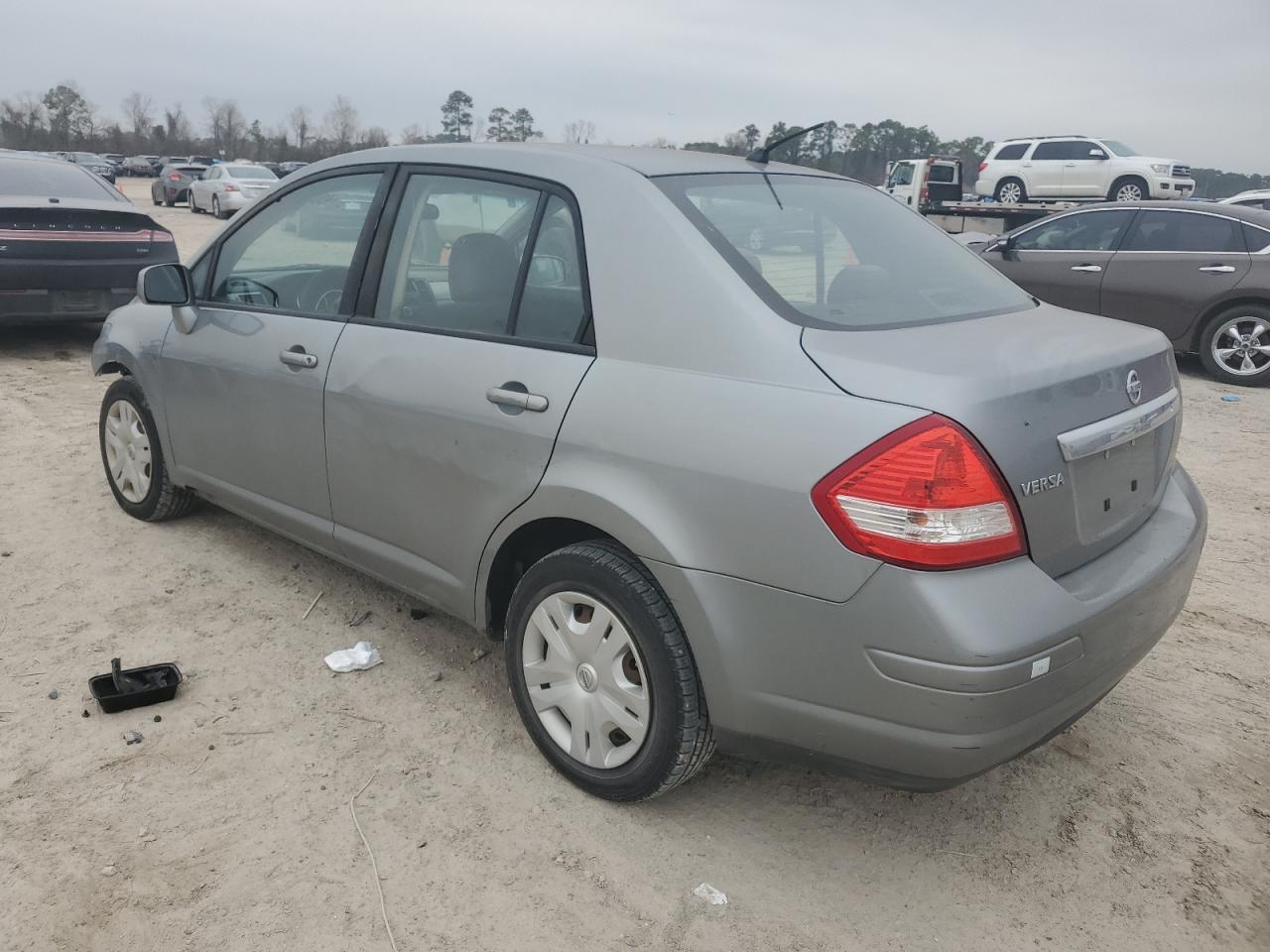 2011 Nissan Versa - Image 2