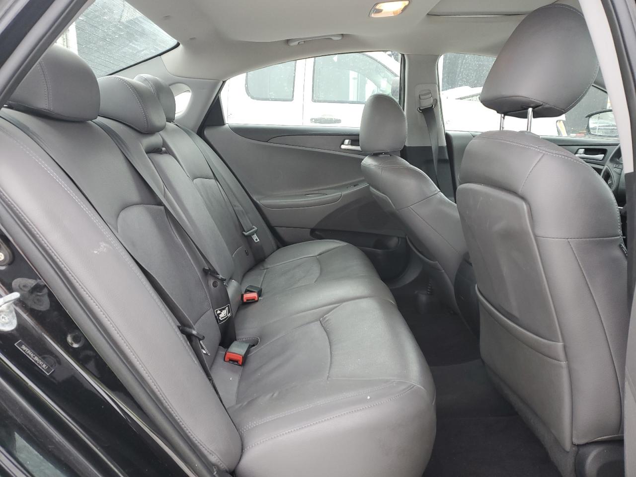 2011 Hyundai Sonata - Image 10