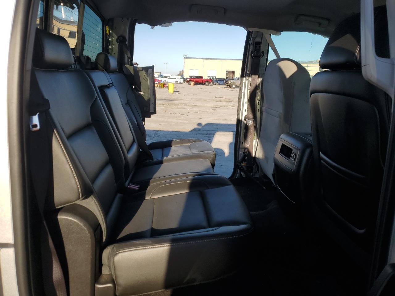2015 Chevrolet Silverado - Image 10
