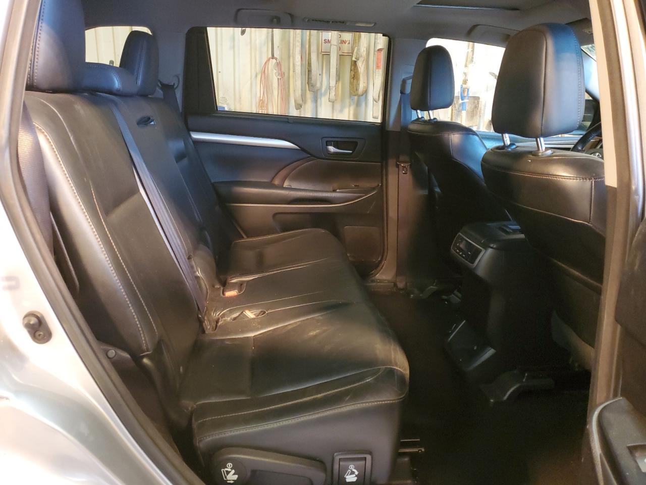 2015 Toyota Highlander - Image 11