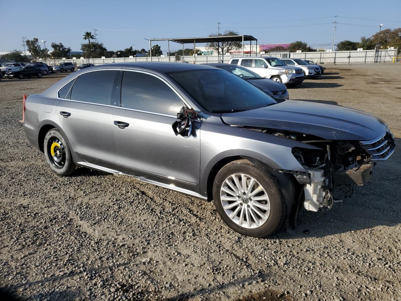 2017 Volkswagen Passat - Image 4