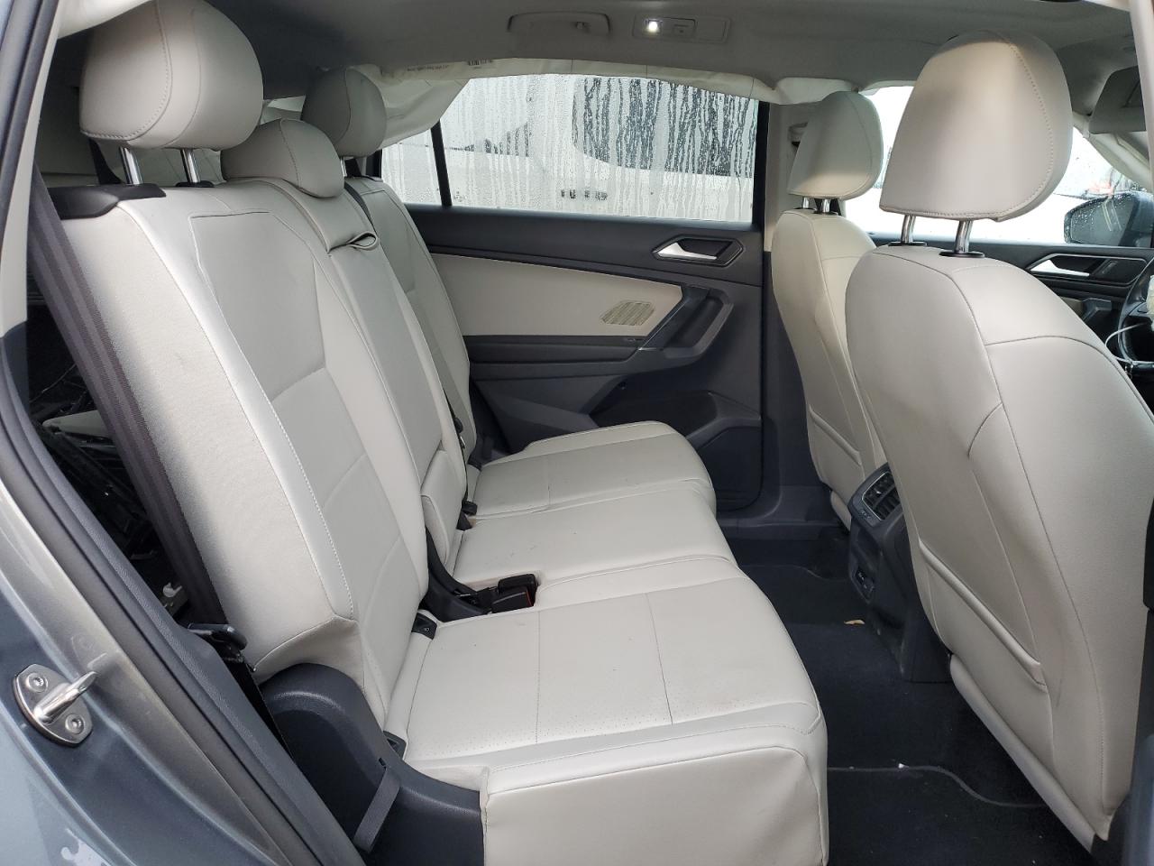 2018 Volkswagen Tiguan - Image 11