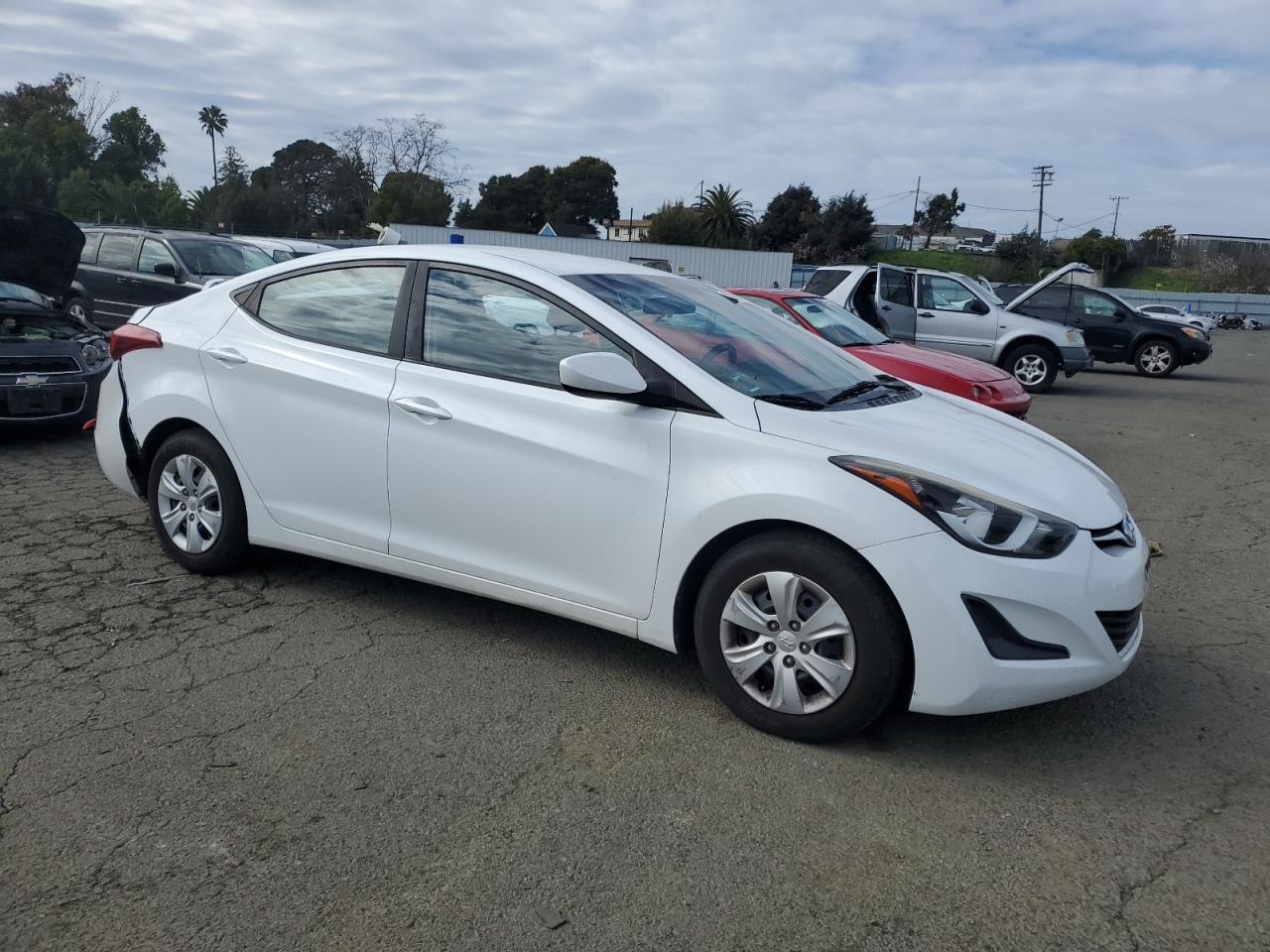 2016 Hyundai Elantra - Image 4