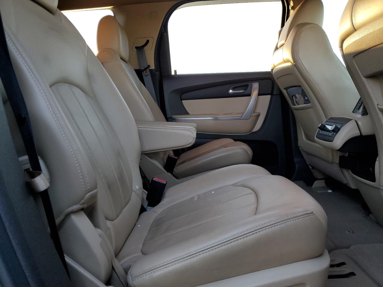 2011 GMC Acadia - Image 10