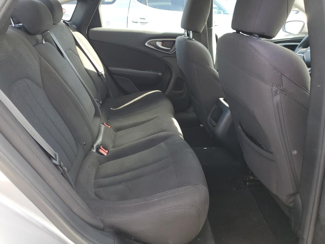 2015 Chrysler 200 - Image 10