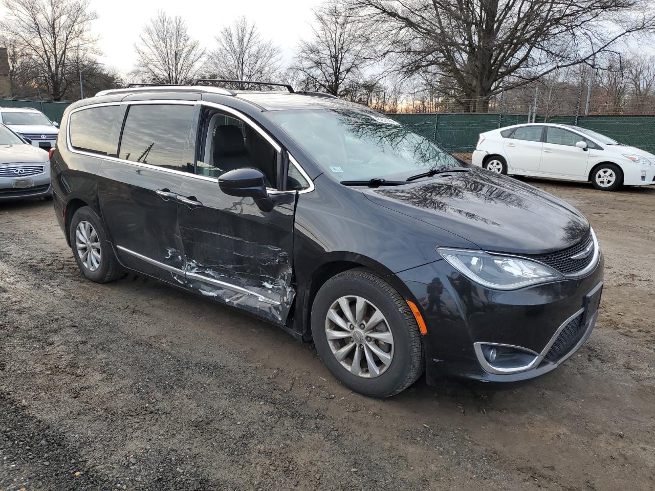 2018 Chrysler Pacifica - Image 4