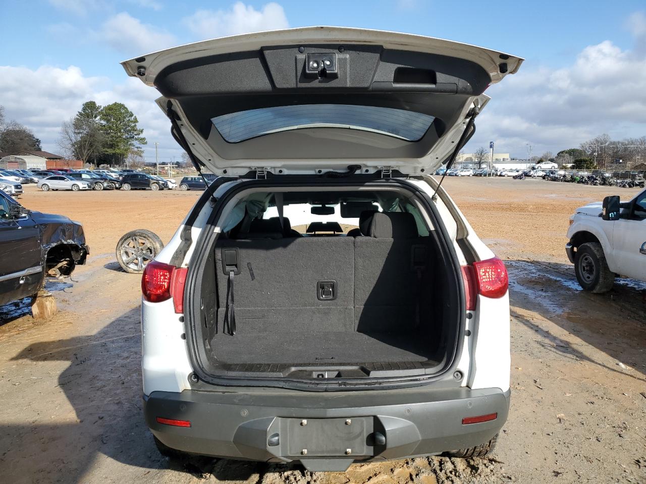 2010 Chevrolet Traverse - Image 6