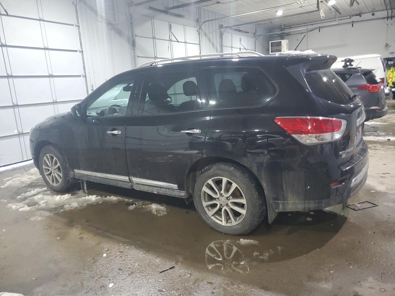 2016 Nissan Pathfinder - Image 2