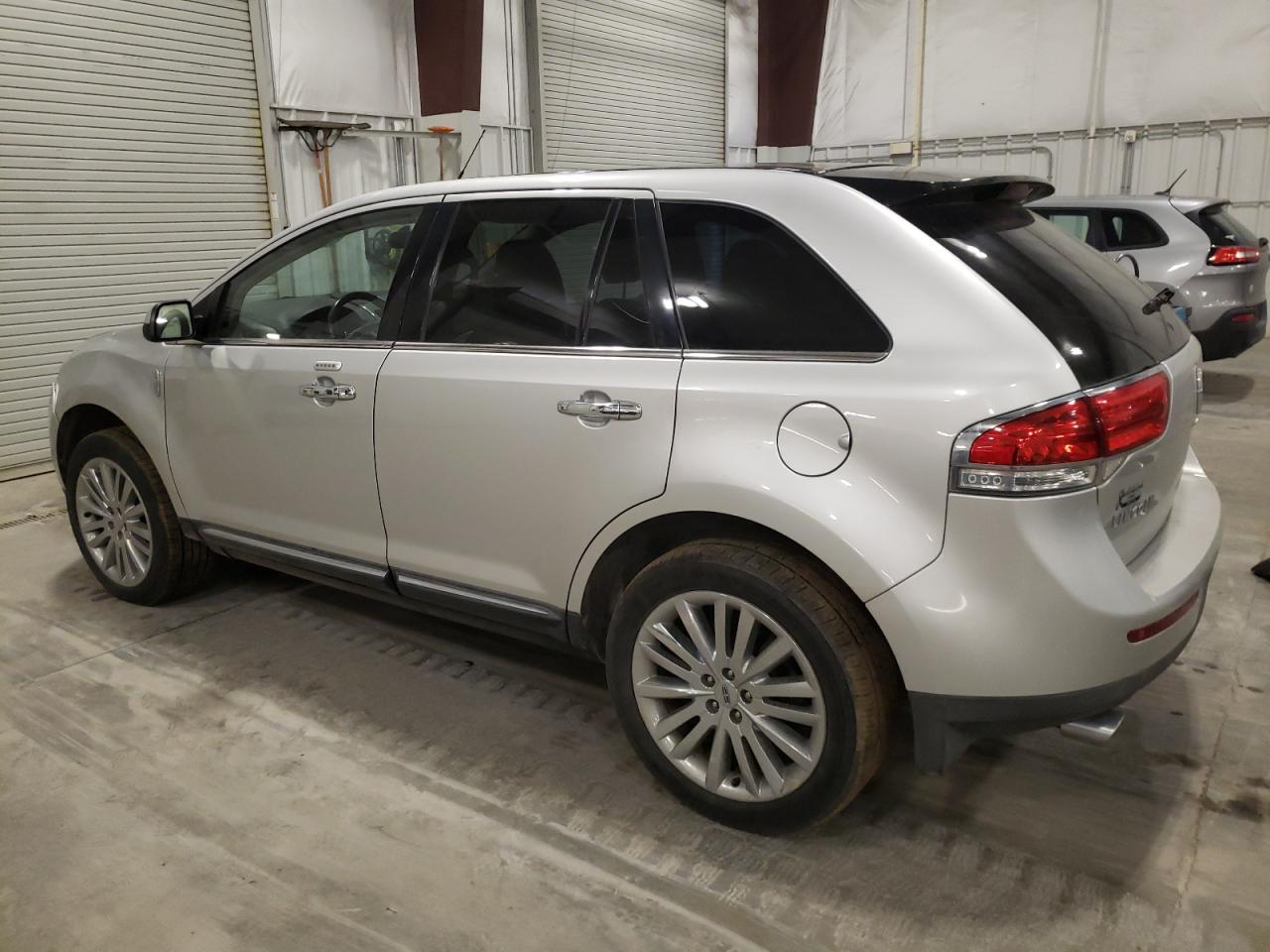 2011 Lincoln MKX - Image 2
