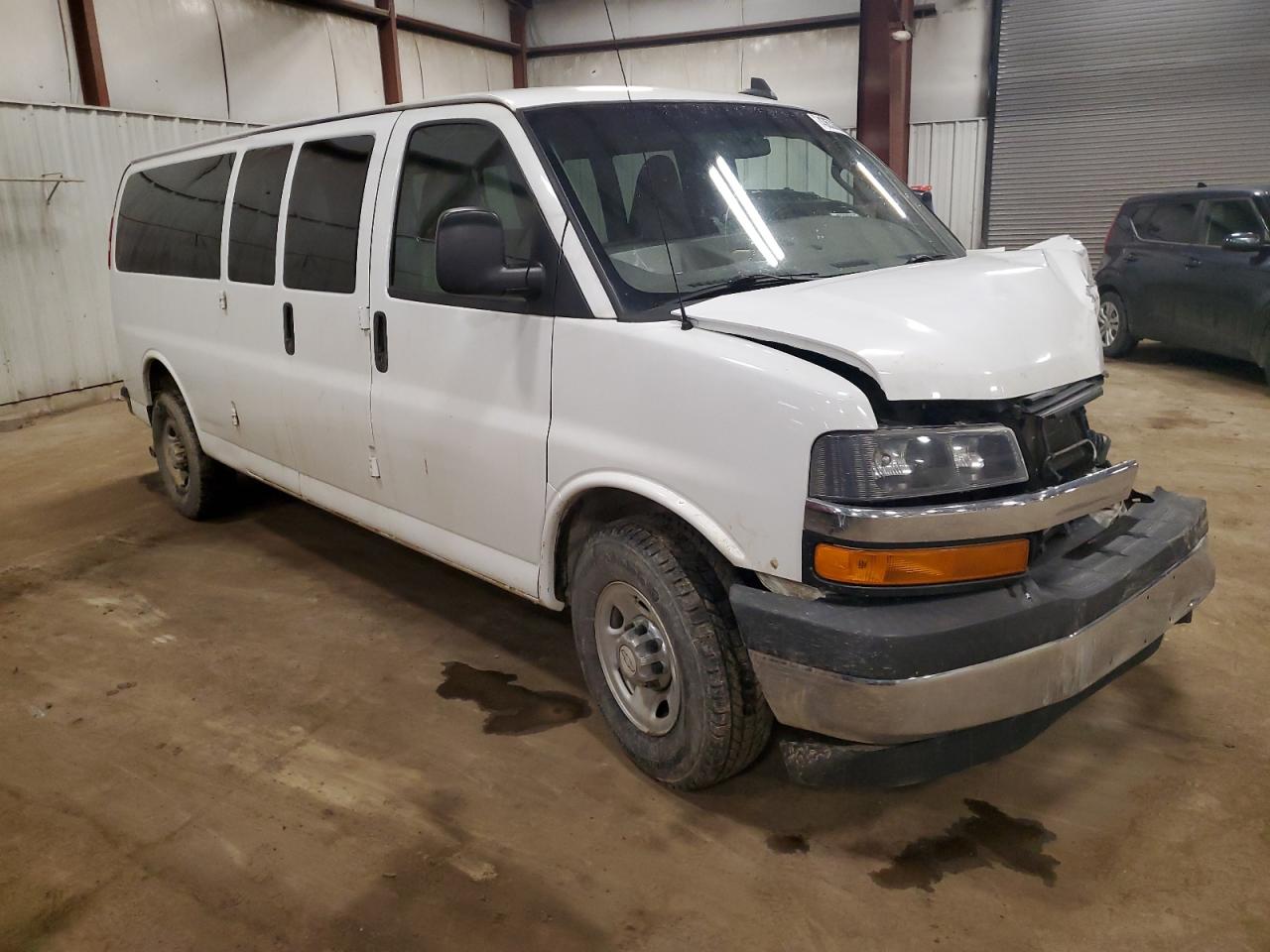 2017 Chevrolet Express - Image 4