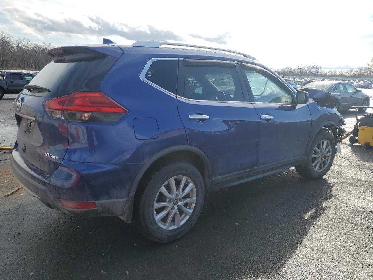 2017 Nissan Rogue - Image 3