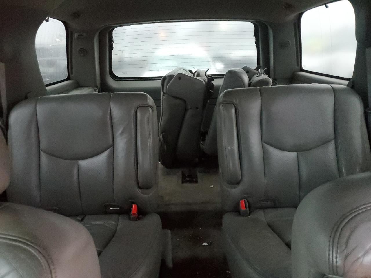 2005 Cadillac Escalade - Image 10