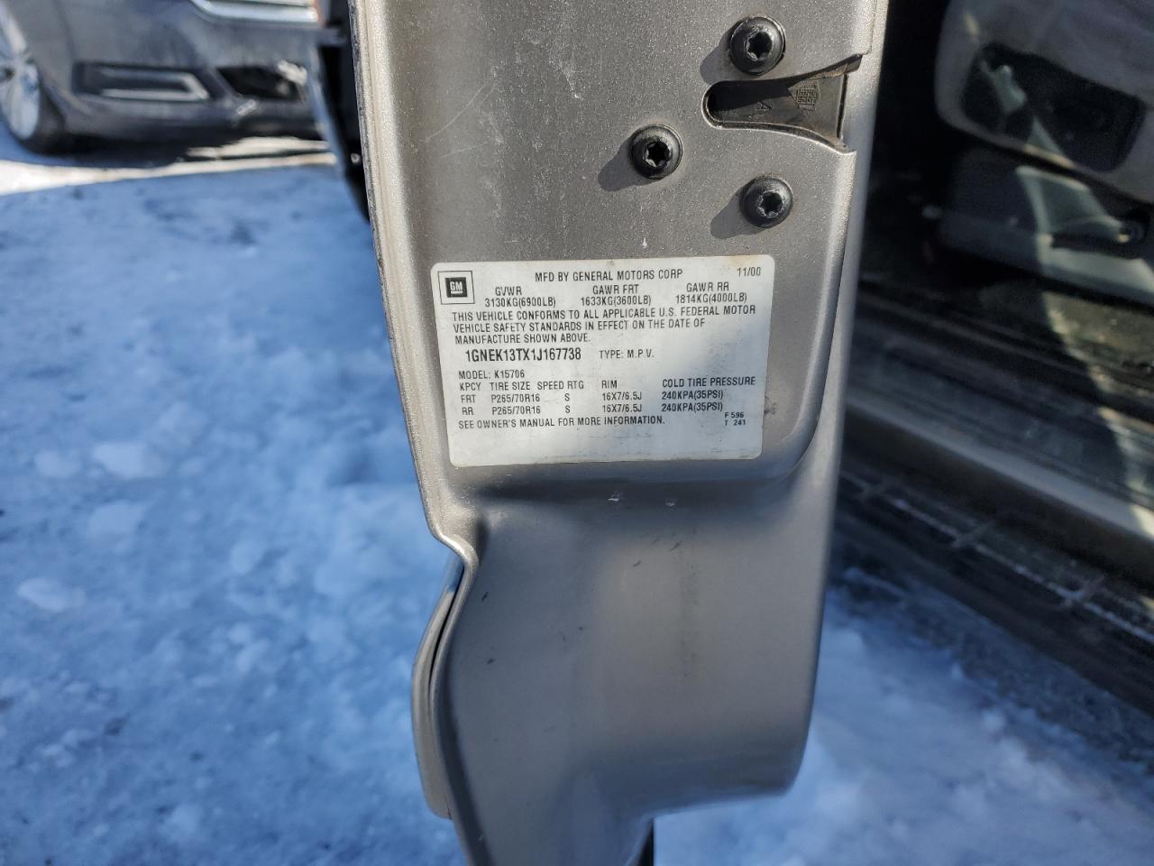 2001 Chevrolet Tahoe - Image 12