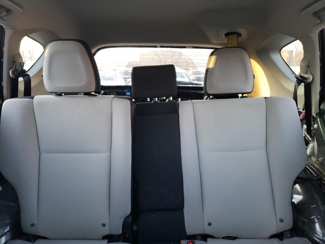 2017 Toyota RAV 4 - Image 10