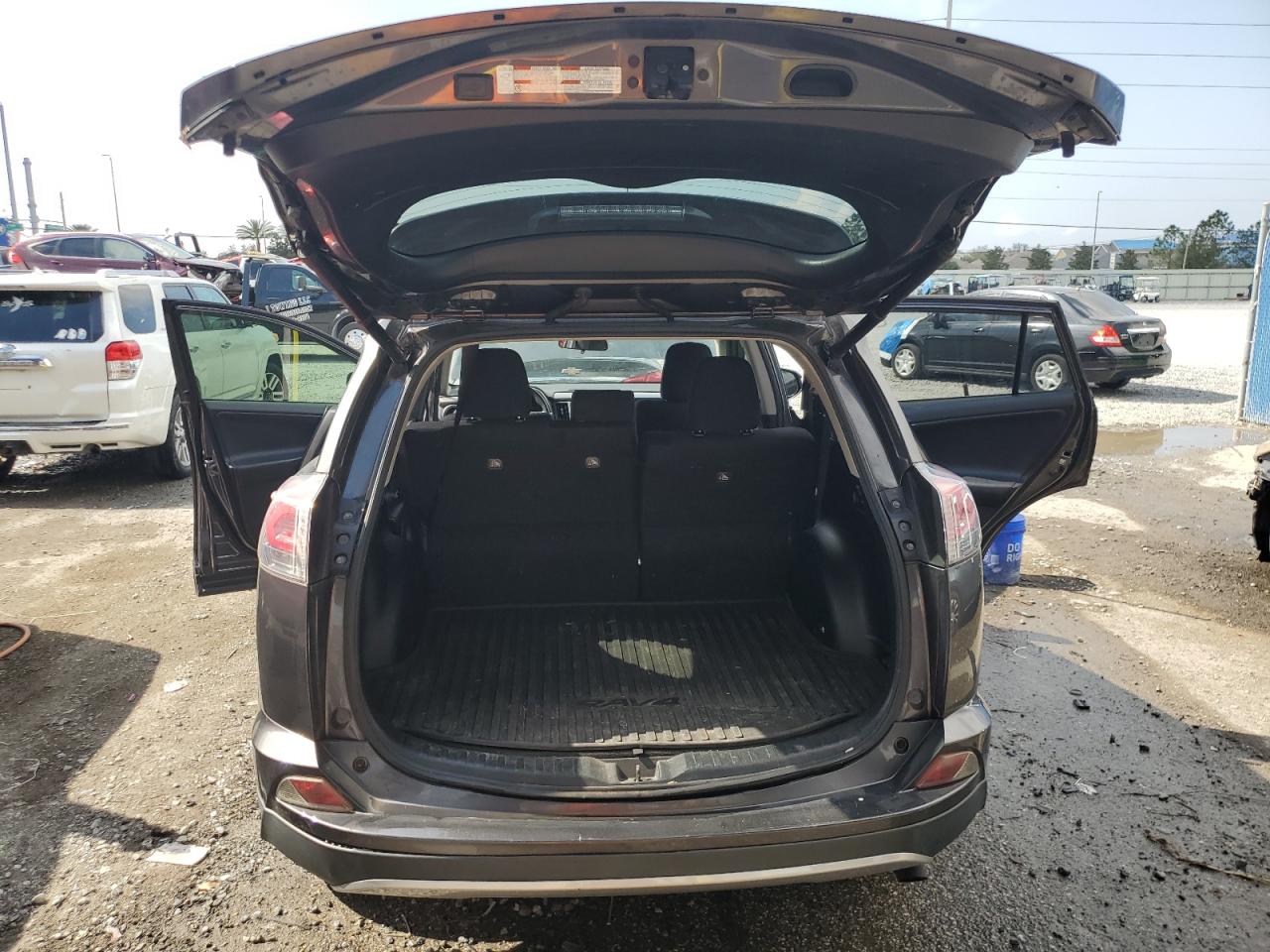 2018 Toyota RAV 4 - Image 6