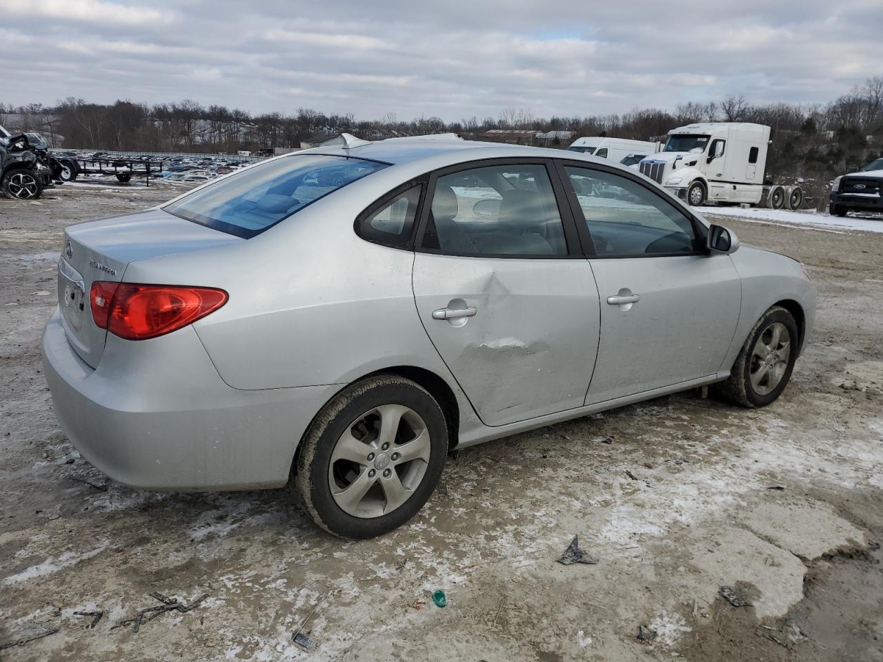 2010 Hyundai Elantra - Image 3