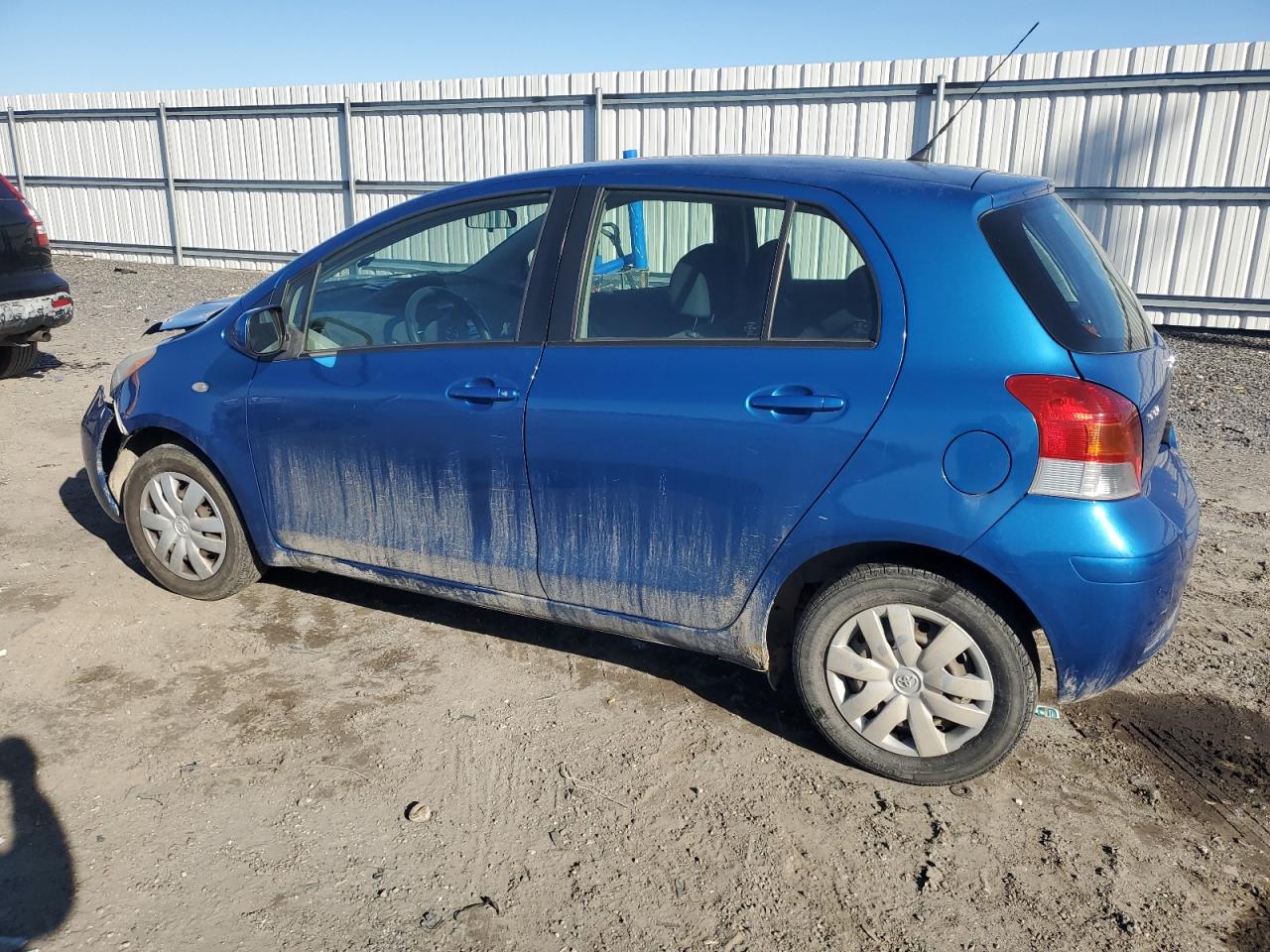 2010 Toyota Yaris - Image 2