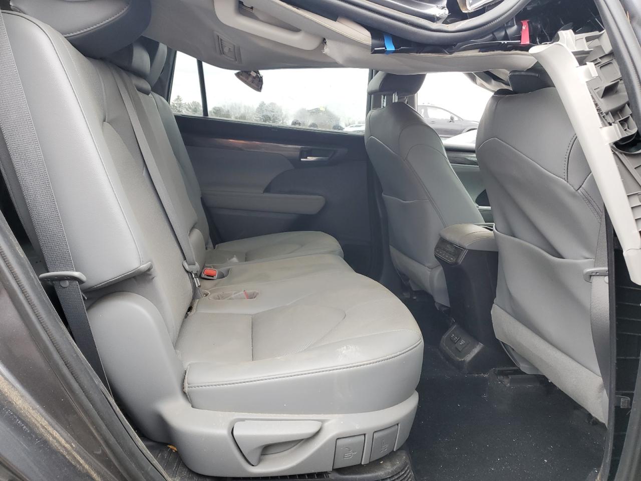 2021 Toyota Highlander - Image 11