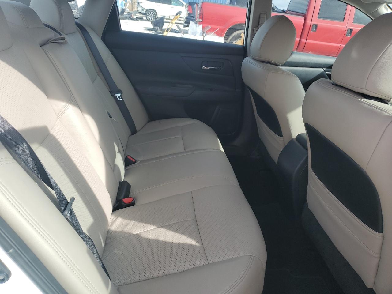 2017 Nissan Altima - Image 10