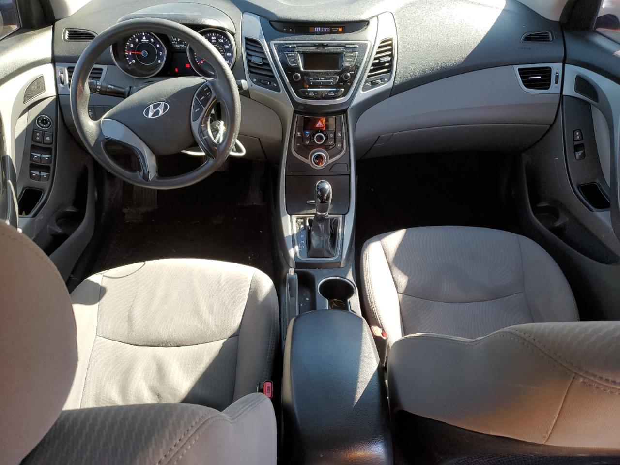 2016 Hyundai Elantra - Image 8