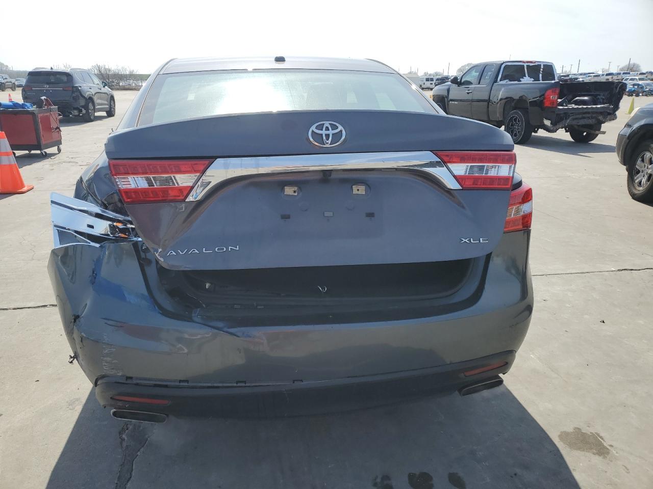 2015 Toyota Avalon - Image 6