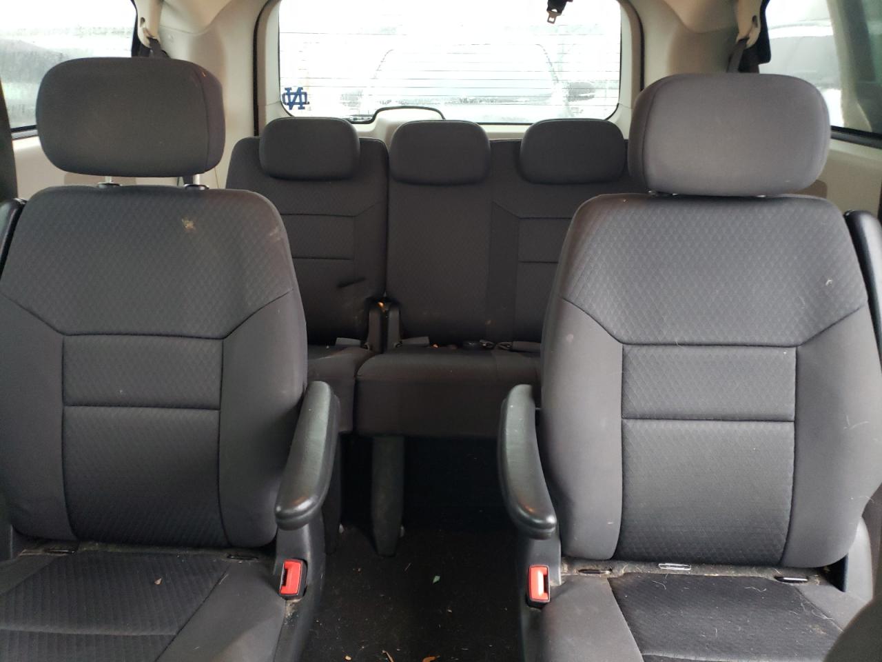 2010 Dodge Caravan - Image 10