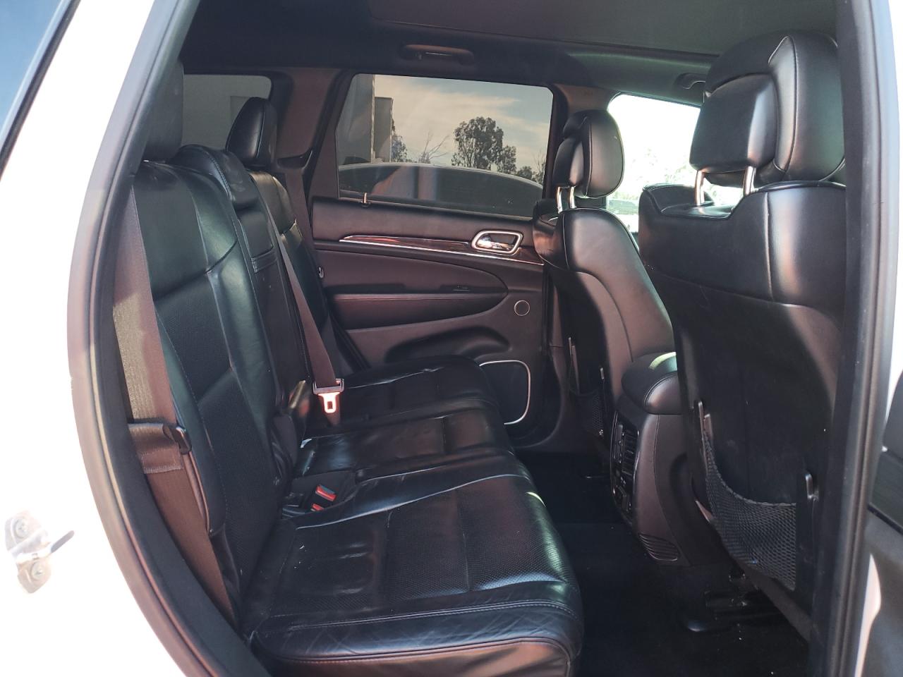 2015 Jeep Grand Cherokee - Image 11