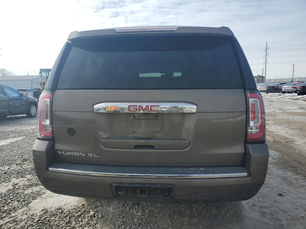 2016 GMC Yukon - Image 6