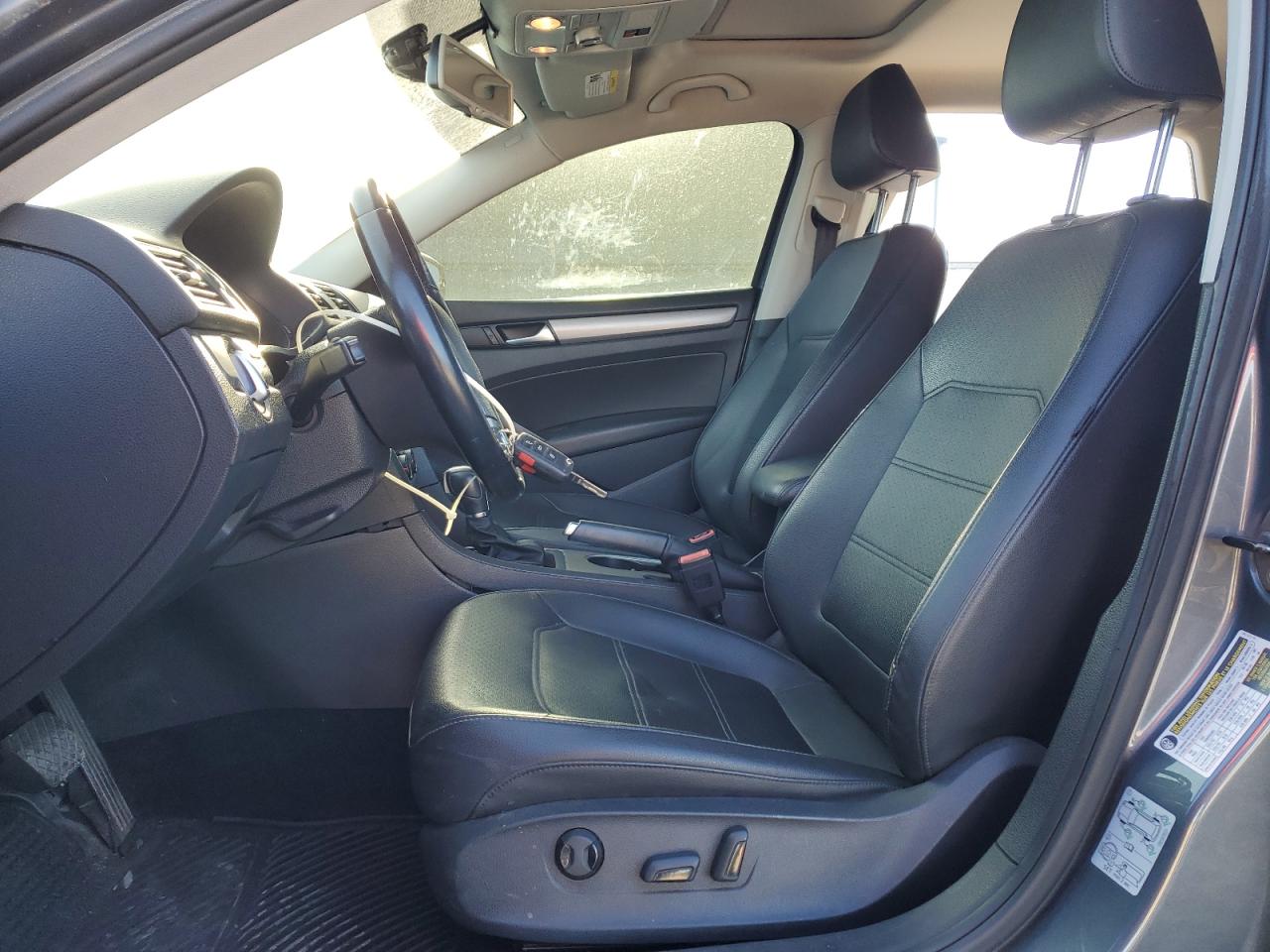 2014 Volkswagen Passat - Image 7