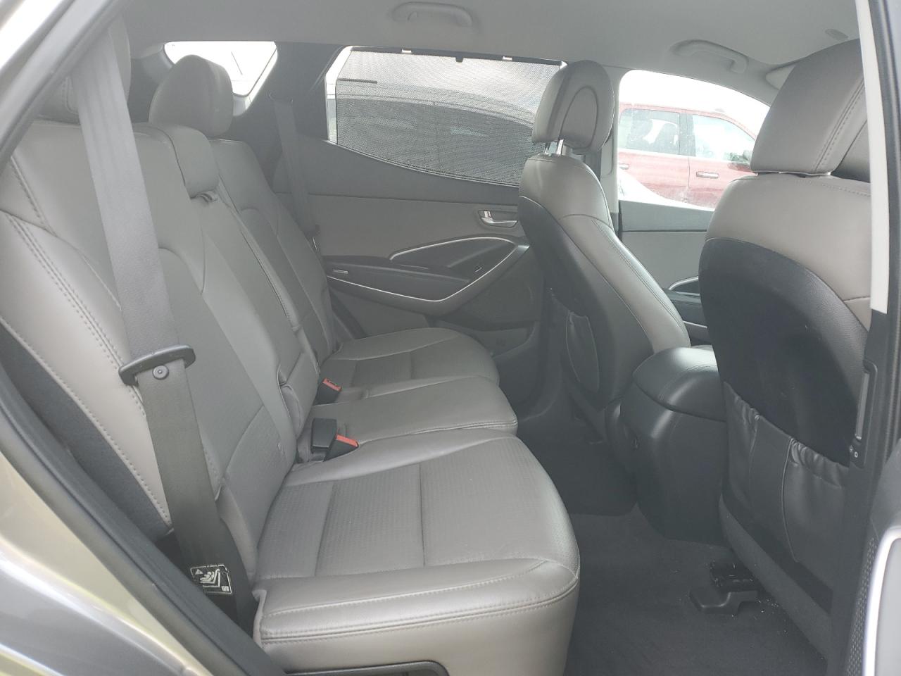 2015 Hyundai Santa Fe - Image 11
