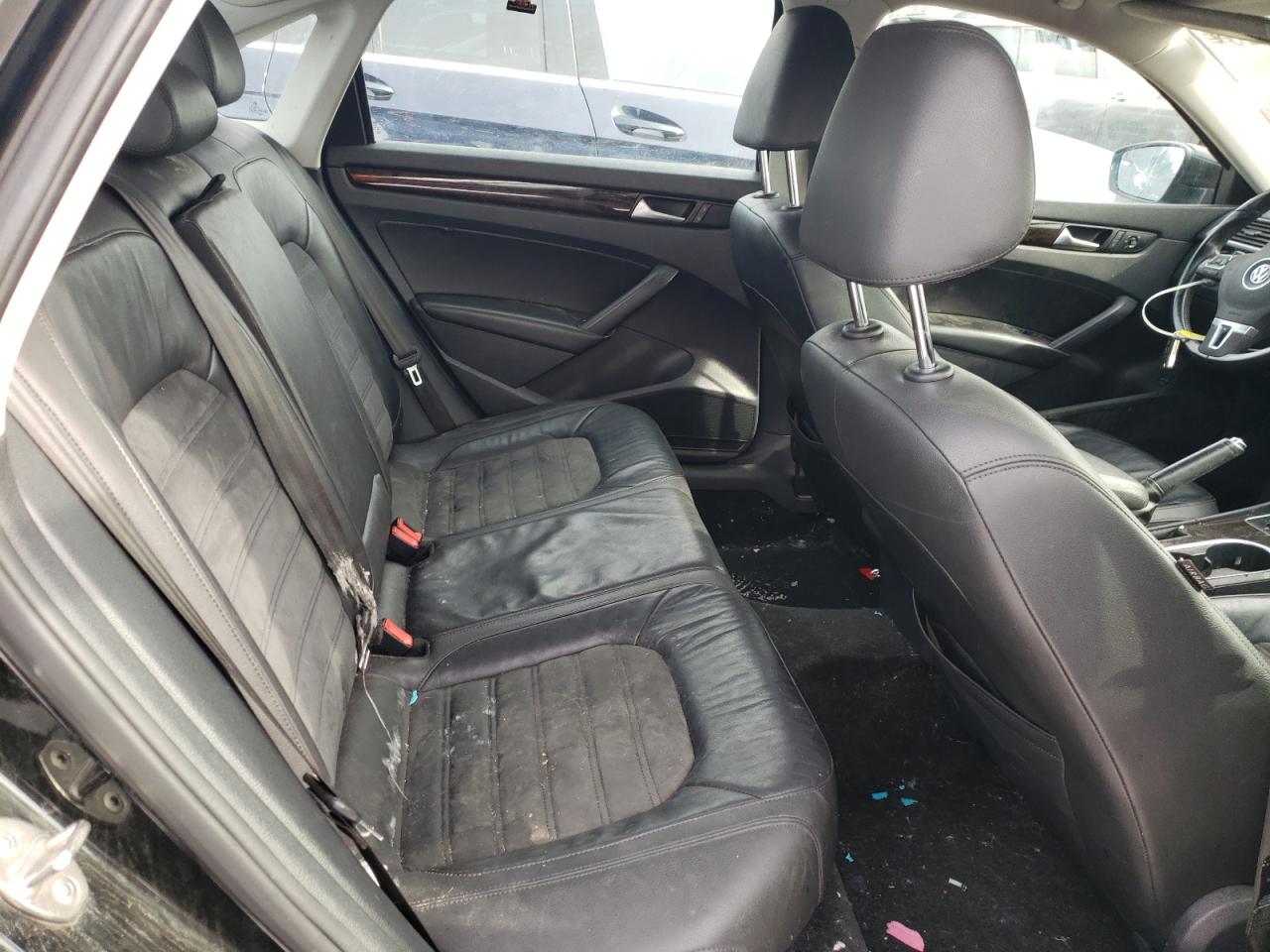 2015 Volkswagen Passat - Image 10