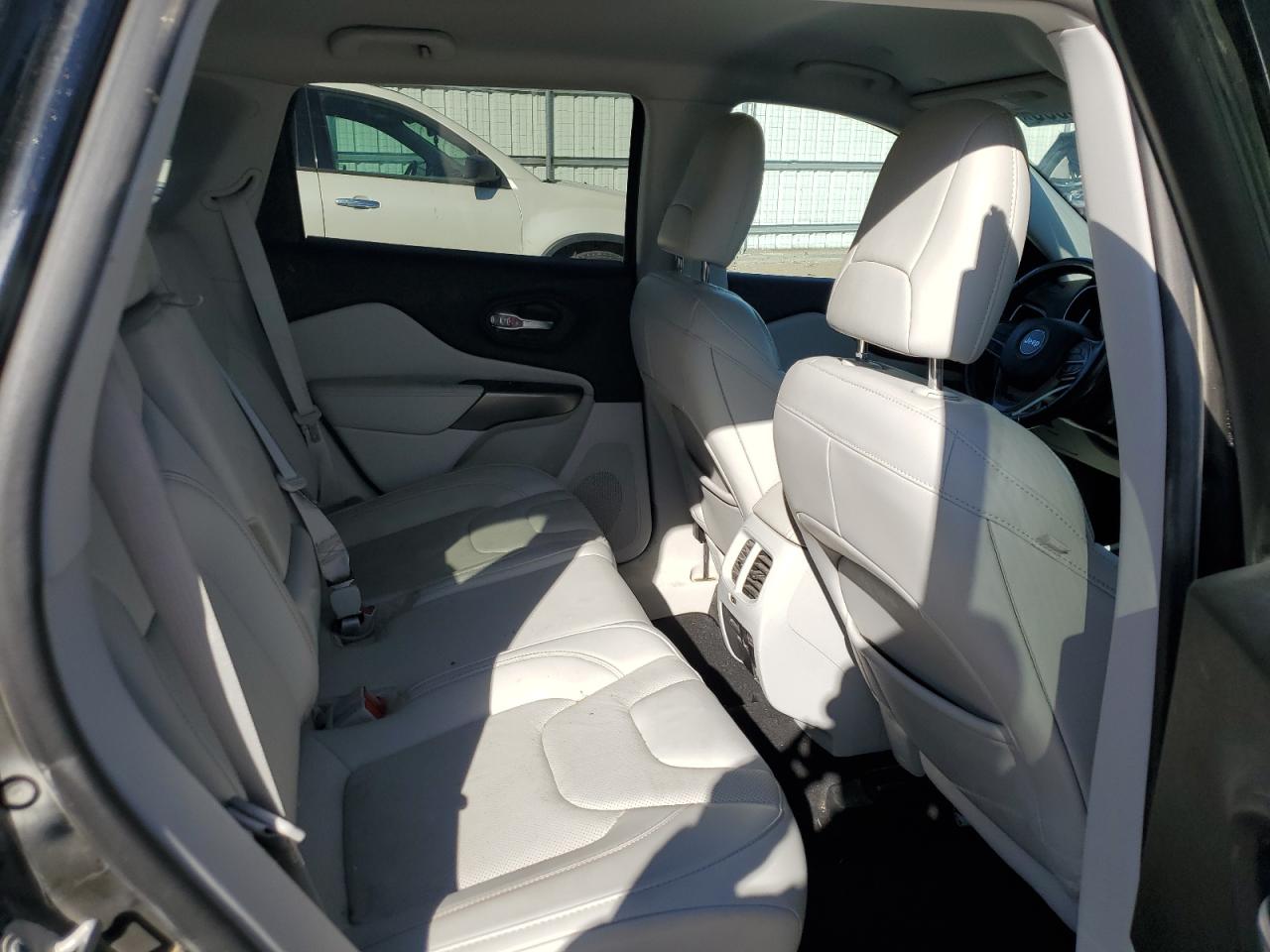 2020 Jeep Grand Cherokee - Image 11