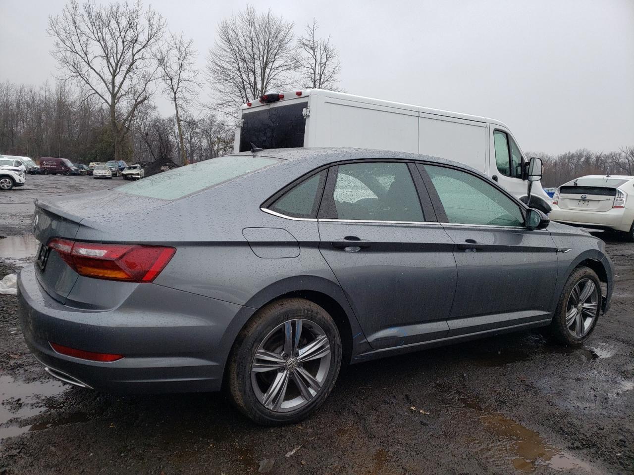 2019 Volkswagen Jetta - Image 3