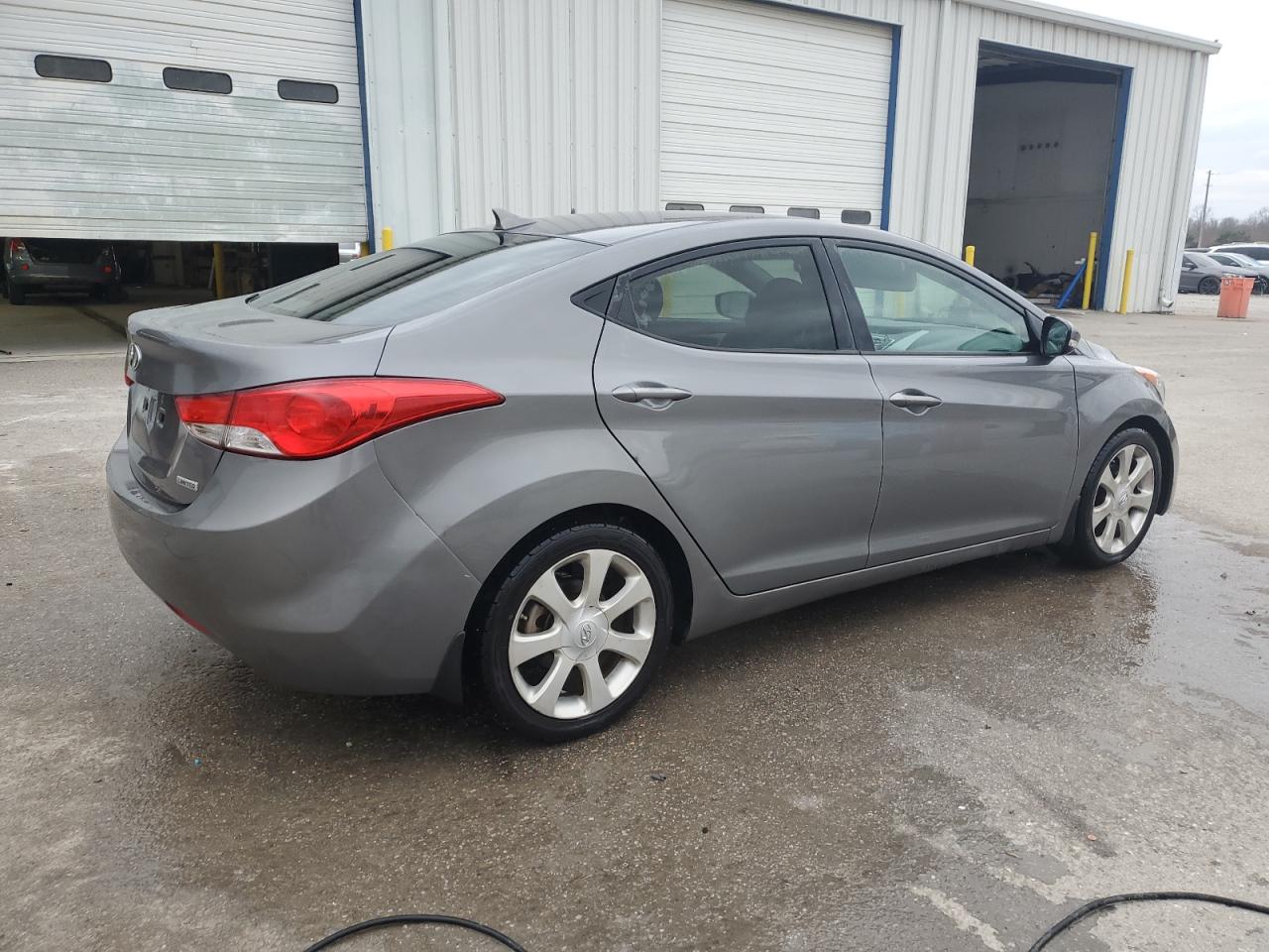 2013 Hyundai Elantra - Image 3
