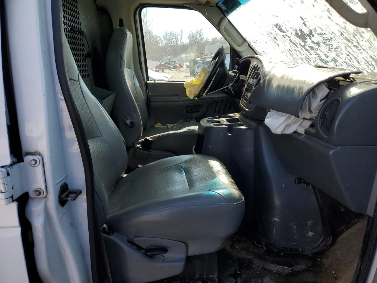 2003 Ford Econoline - Image 11