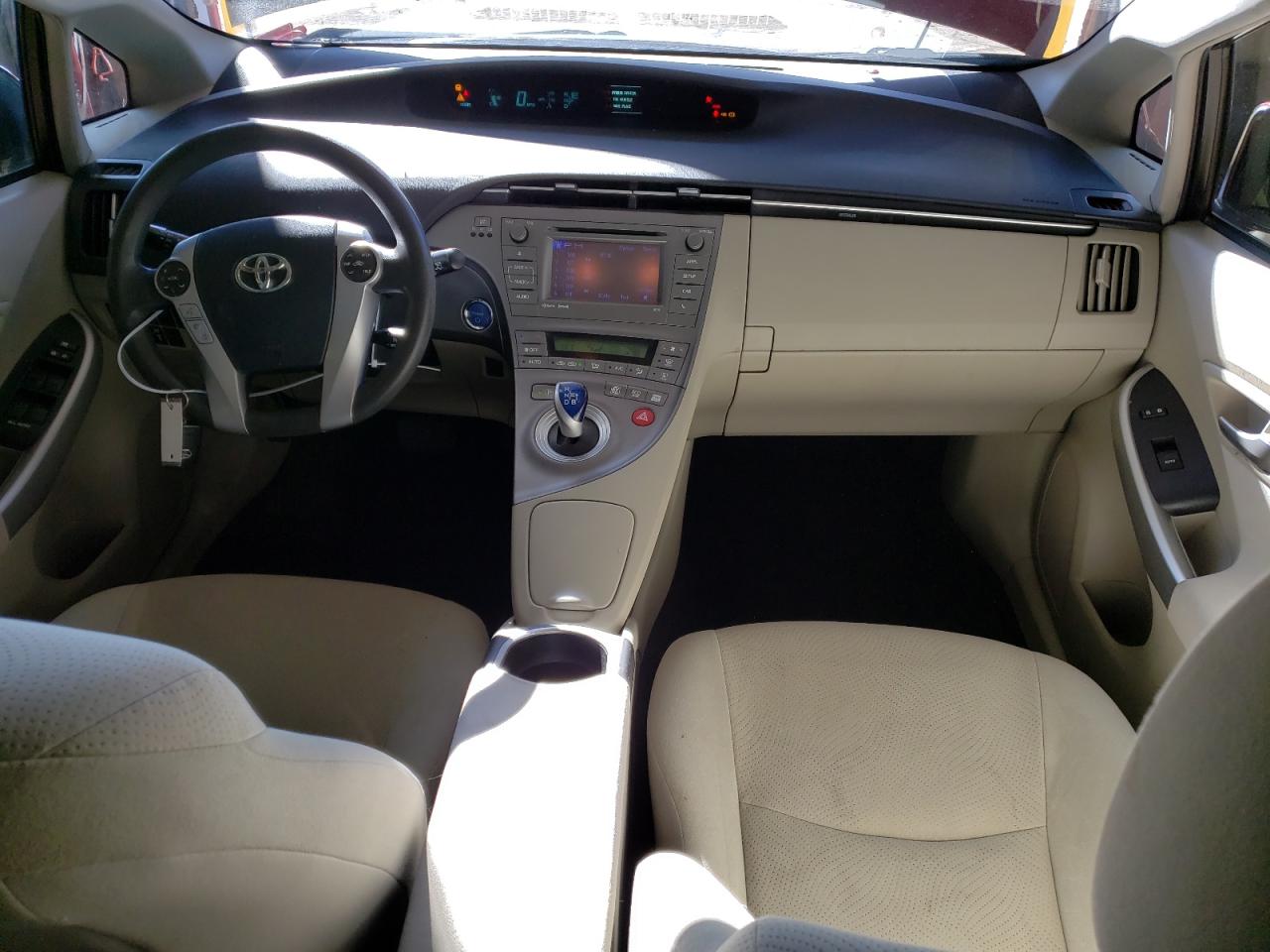 2015 Toyota Prius - Image 8