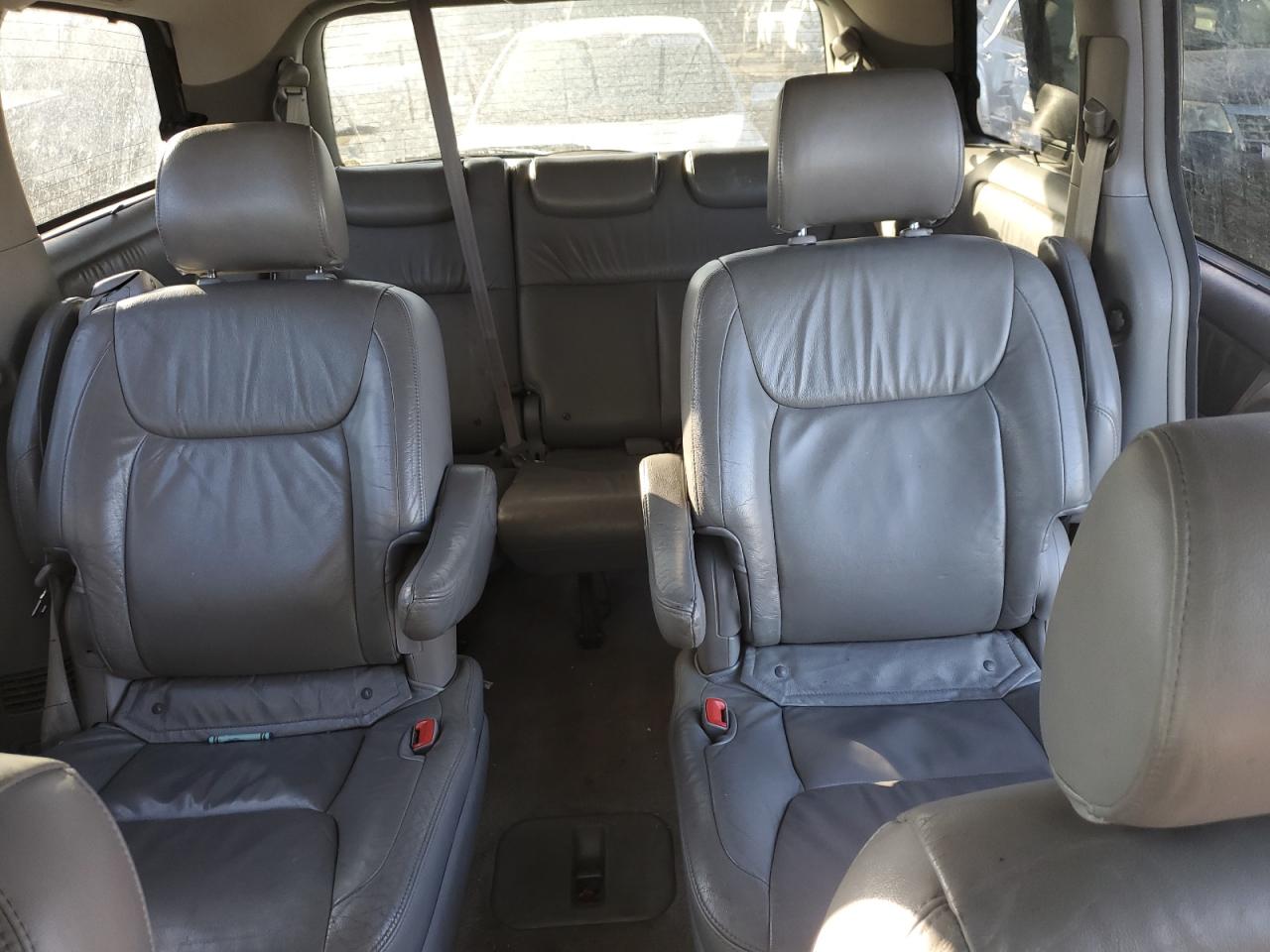 2007 Toyota Sienna - Image 10